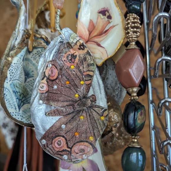 Custom Orders Handcrafted & decoupaged Oyster Clam shells florals animals Maps - Picture 11 of 14